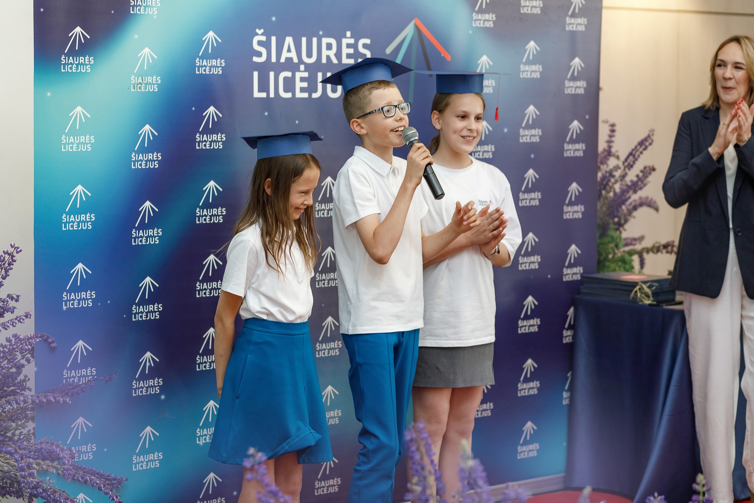 Šiaurės licėjaus 74 ketvirtokai įgijo pradinį ugdymą: tai jau 6-toji ketvirtokų laida