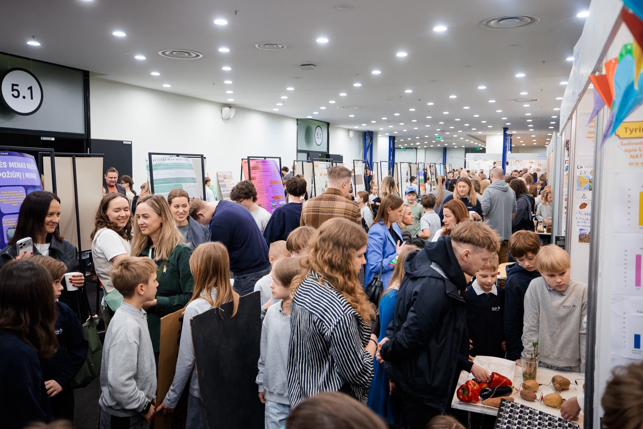 Mokinių pristatymų salė Fenomenų konferencijoje