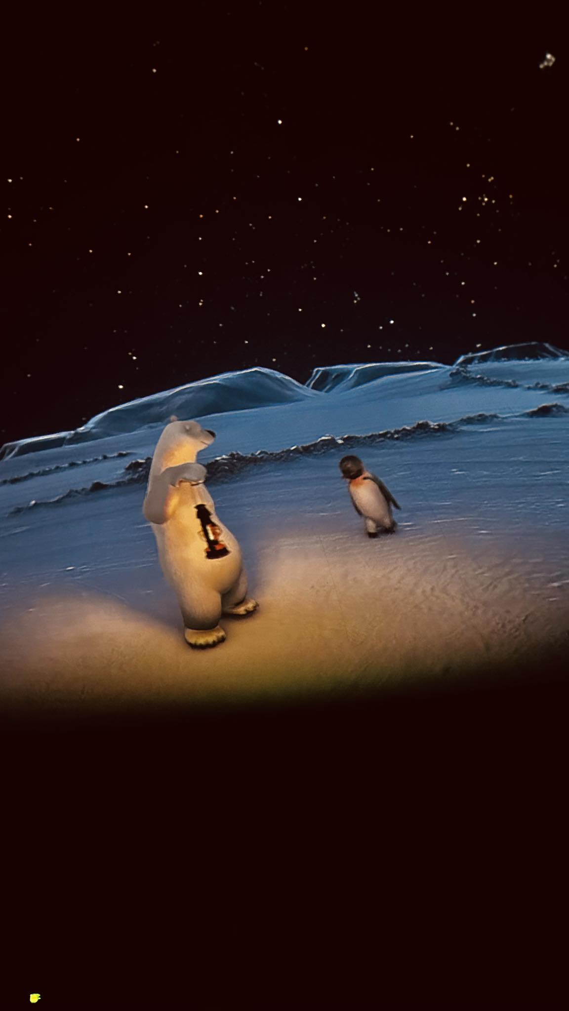 Sferinio kino filmo kadras su pingvinu