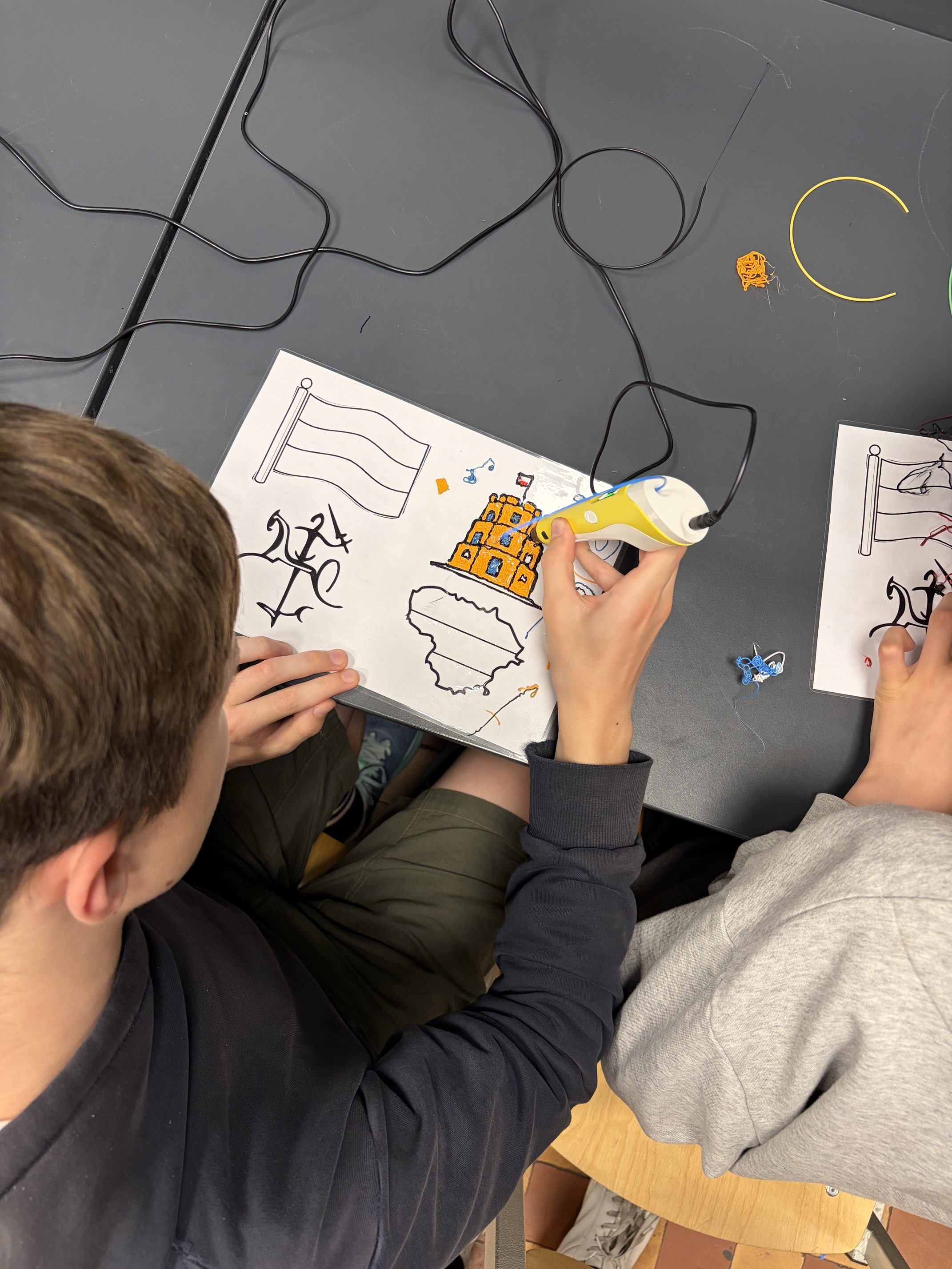 3D rašikliu kuriamas Lietuvos simbolių piešinys